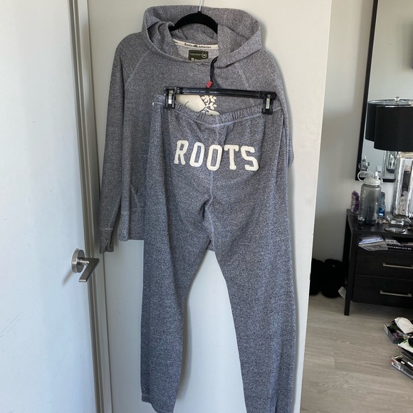 Grey roots sweatsuit - Picture 3 of 14